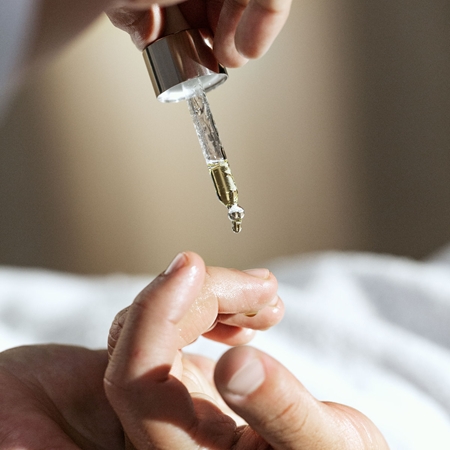 Dr. Hauschka Hand And Foot Care Neem Nail & Cuticle Oil περιποιητικό λάδι Για νύχια και παρανυχίδες