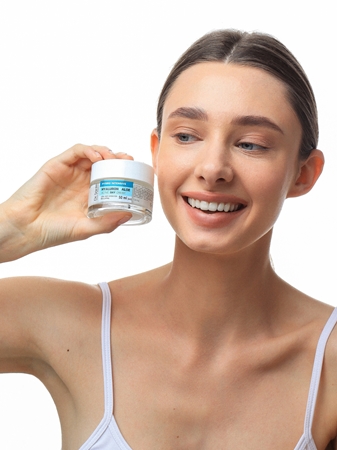 Dr. Santé Hydro Intensive Hyaluron + Aloe crème de jour à l'aloe vera