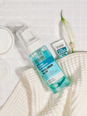 Dr. Santé Hydro Intensive Hyaluron + Aloe crema hidratanta pentru curatare pentru toate tipurile de ten