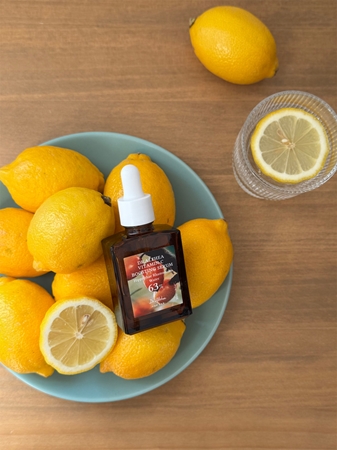 Dr. Althea Vitamin C Boosting Serum Vitamin C Brightening Serum with moisturising effect