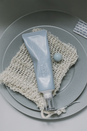 Dr. Althea Aqua Marine Watery Cream Deep Moisturizing Cream to strengthen the skin barrier
