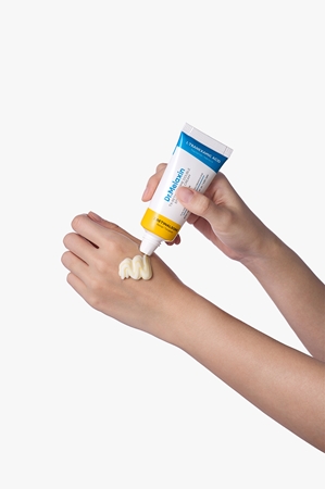 Dr. Melaxin TX Retinalsome Double Effect Eye Cream aufhellende Crem für die Augenpartien gegen die Zeichen des Alterns