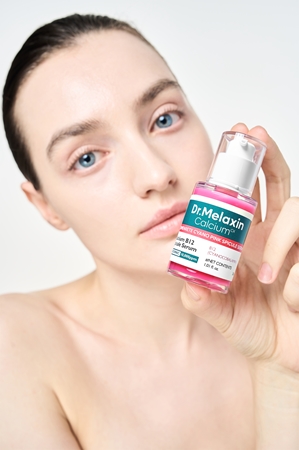 Dr. Melaxin Cyano Pink Spicule Serum ujędrniające serum do twarzy przeciw oznakom starzenia