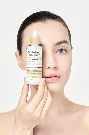 Dr. Melaxin Peel Shot Exfoliating White Rice Ampoule serum peelingujące o działaniu złuszczającym dla efektu rozjaśnienia i wygładzenia skóry