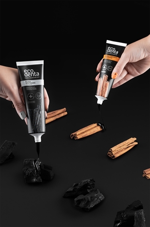 Ecodenta Expert Black Whitening pasta de dientes blanqueadora con carbón negro sin flúor