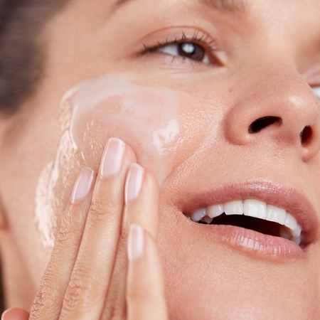 Elemis Dynamic Resurfacing Facial Wash čistiaci gél s vyhladzujúcim efektom