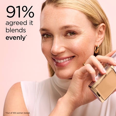 Elizabeth Arden Flawless Finish Sponge-On Cream Makeup kreminis makiažo pagrindas su gulbe