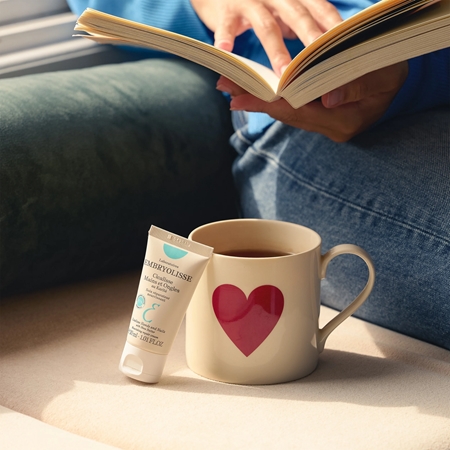 Embryolisse MOISTURIZATION AND REGENERATION zjemňující a vyživující krém na ruce