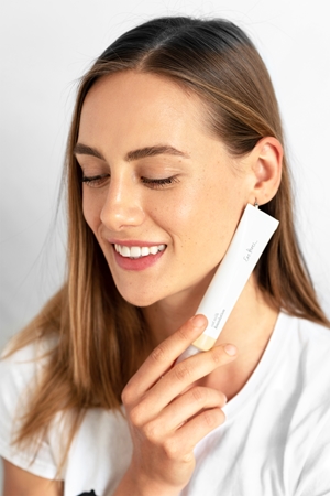 Ere Perez Oat Milk hydratisierendes cremiges Make-up