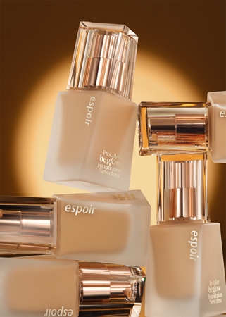 espoir Pro Tailor Foundation Be Glow Hydrating Foundation with a brightening effect