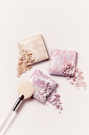 espoir Tone Pairing Highlighter švytėjimo suteikianti veido ir akių priemonė su teptuku