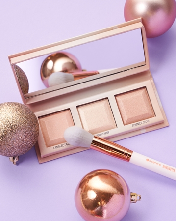 essence Choose Your Glow palette di illuminanti