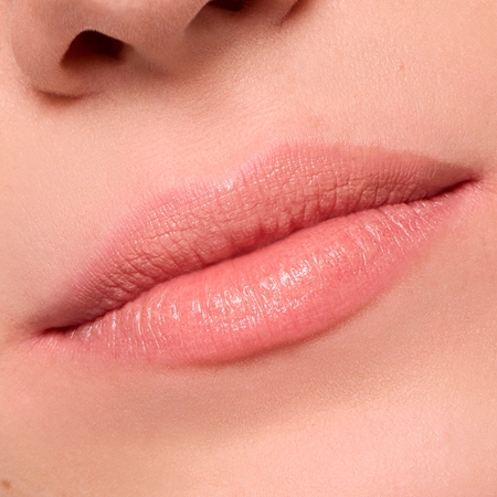 essence Hydrating Nude Ruj crema hidratant