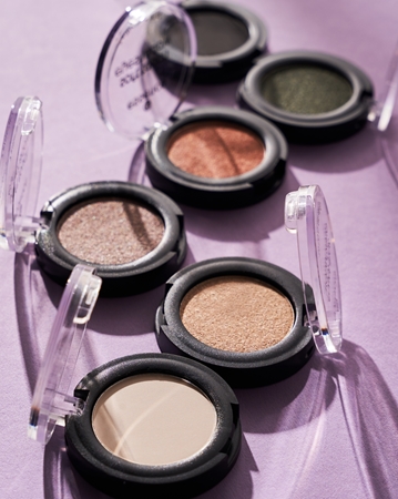 essence Soft Touch oční stíny