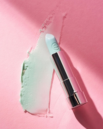 essence Peppermint Glow bálsamo labial com hortelã-pimenta