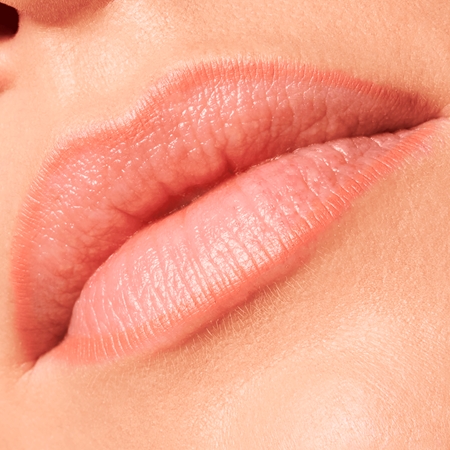 essence Soft & Precise μολύβι για τα χείλη