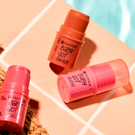 essence BABY GOT BLUSH blush in bastoncino