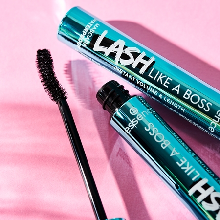 essence Lash Like a Boss μάσκαρα για επιμήκυνση και γεμάτες βλεφαρίδες αδιάβροχο