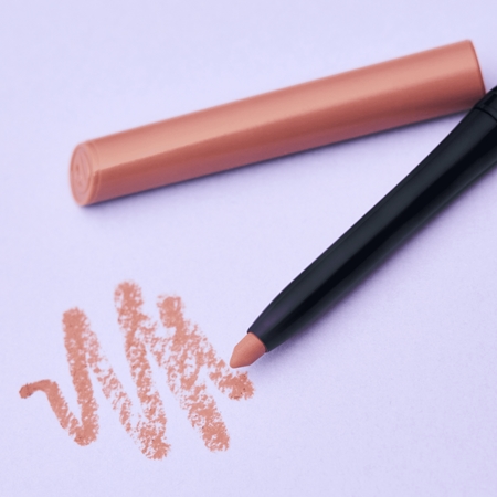 essence 8h Matte Comfort Matte Lip Liner with sharpener