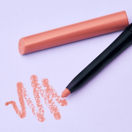essence 8h Matte Comfort Ματ λάινερ χειλιών με ξύστρα