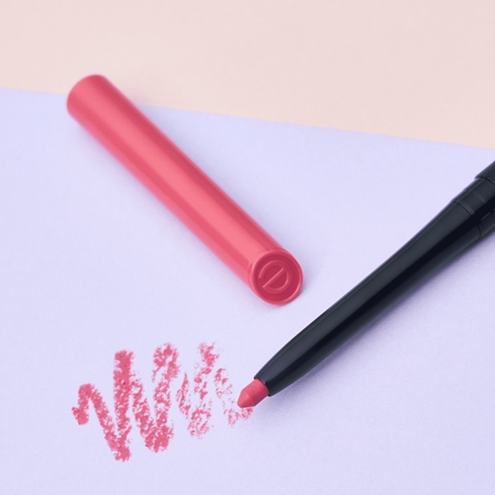 essence 8h Matte Comfort matt lip liner with sharpener