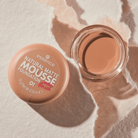 essence NATURAL MATTE MOUSSE pjenasti puder