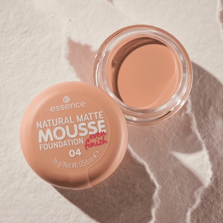 essence NATURAL MATTE MOUSSE грим -пяна