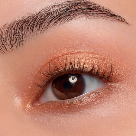 essence Blend & Line metalinio žvilgesio akių apvadas