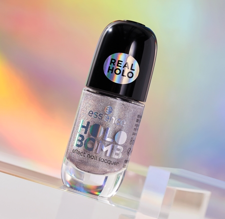 essence HOLO BOMB lak za nokte s holografskim efektom