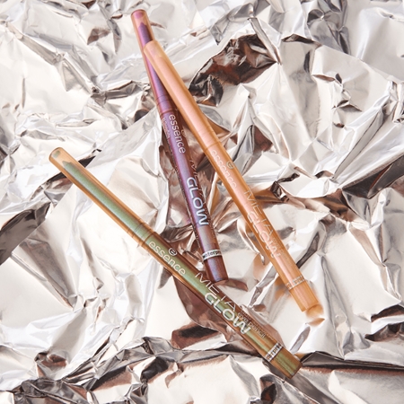 essence META GLOW Eyeliner