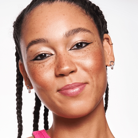 essence META GLOW MULTI-REFLECTIVE Brillo de labios con efecto holográfico