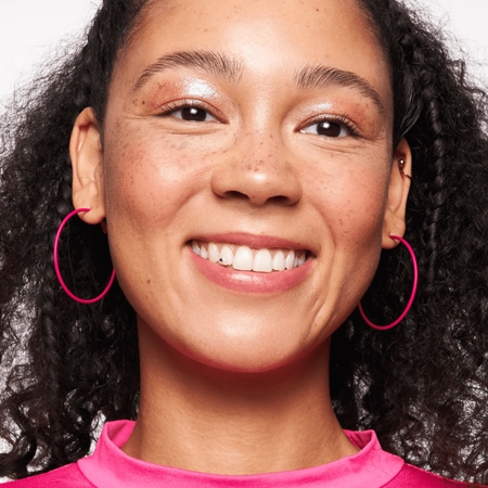 essence BABY GOT GLOW illuminante liquido