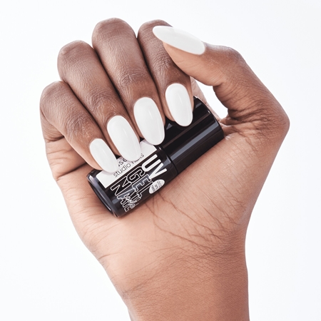 essence studio nails UV GEL NAIL gélový lak na nechty s použitím UV/LED lampy