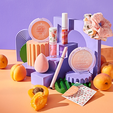 essence got a crush on apricots iluminator compact