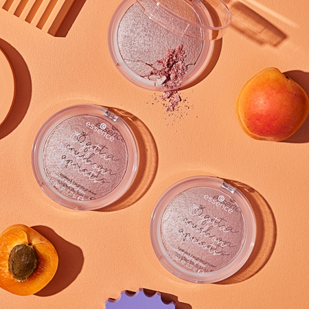 essence got a crush on apricots iluminator compact
