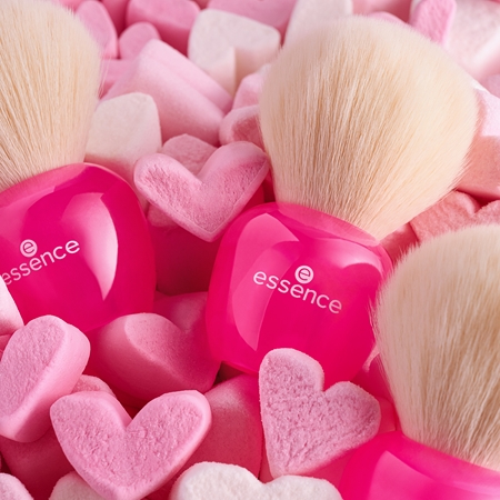 essence it's Bubble Gum fun pinceau kabuki
