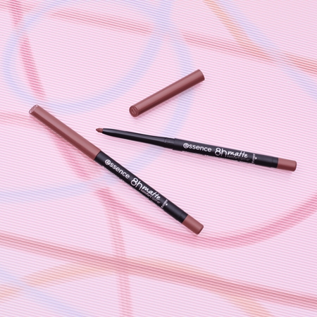 essence 8h Matte Comfort crayon à lèvres fini mat avec taille-crayon