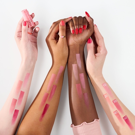 essence BABY GOT BLUSH tvářenka v tyčince