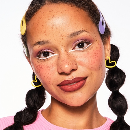 essence COLOUR it! течни очни линии