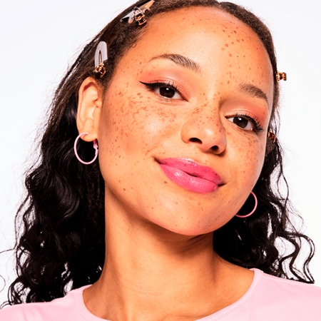 essence Juicy Bomb bálsamo labial