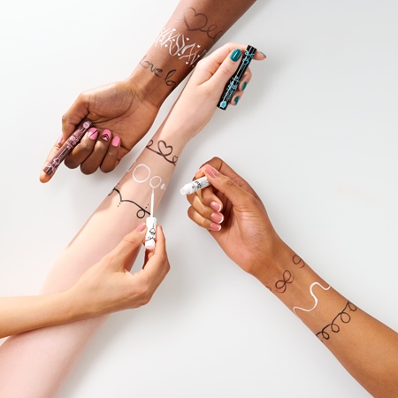 essence Lash PRINCESS Šķidrais acu laineris