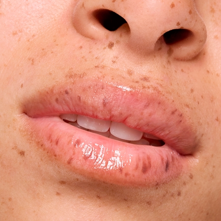 essence lip care drėkinamoji lūpų kaukė naktinė priemonė
