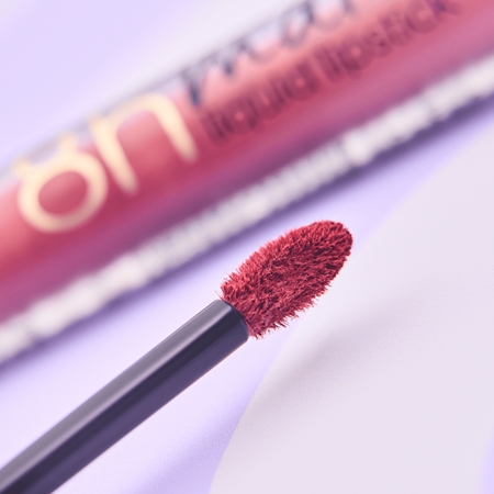 essence 8h matte матиращо течно червило