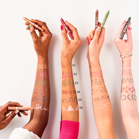 essence Blend & Line creion metalic pentru ochi