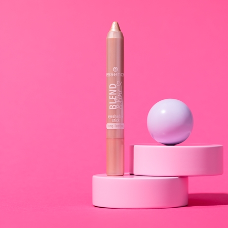 essence Blend & Line creion metalic pentru ochi