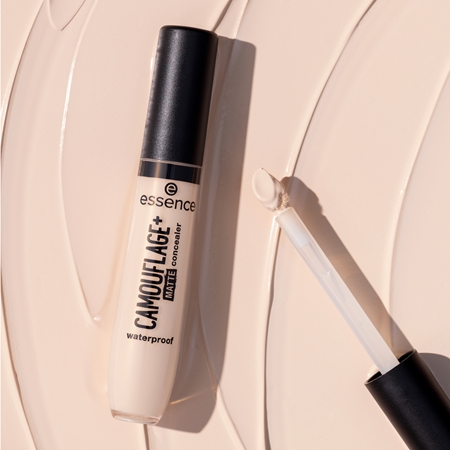 essence CAMOUFLAGE+ MATTE Liquid Concealer with matt effect