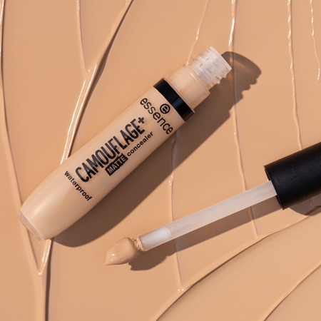 essence CAMOUFLAGE+ MATTE Liquid Concealer with matt effect
