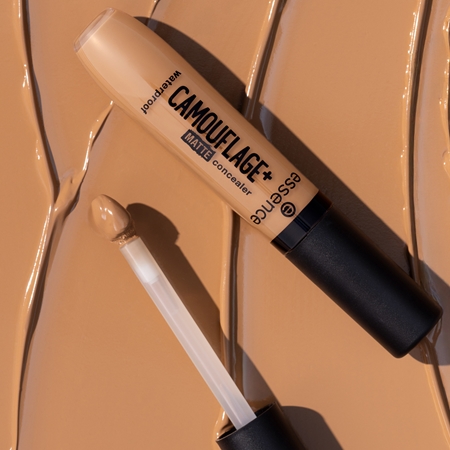essence CAMOUFLAGE+ MATTE Liquid Concealer with matt effect