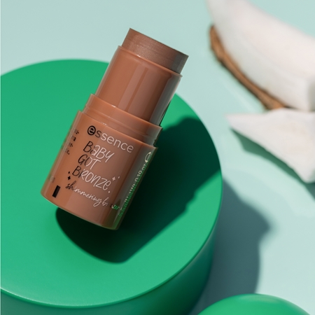 essence baby got bronze Illuminating Bronzer with glitter