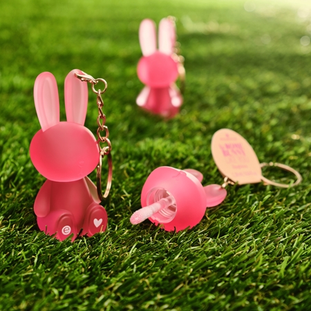 essence SOMEBUNNY LIKE YOU блясък за устни с блестящи частици